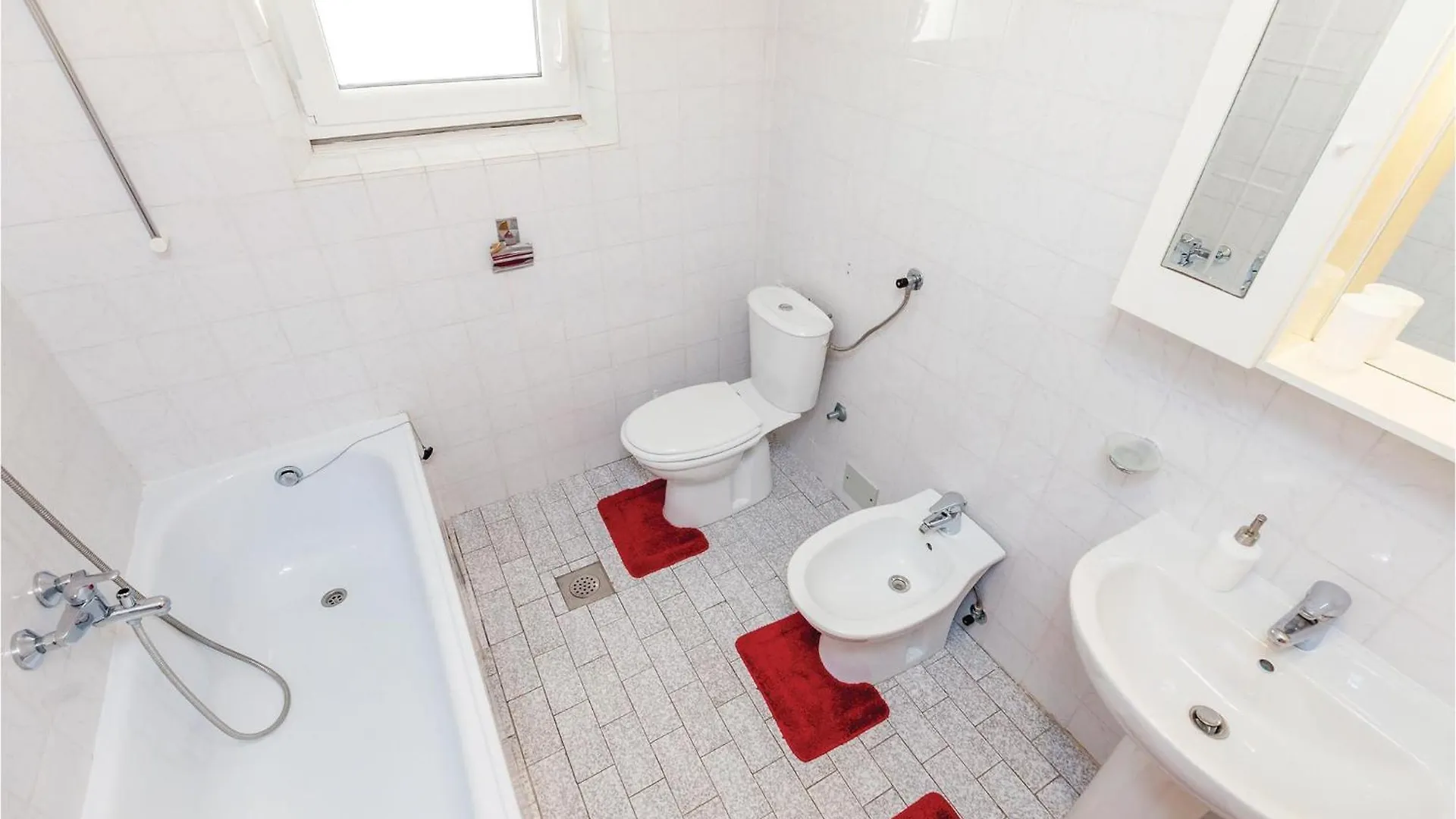 Gorgeous Apartment In Dramalj With Wifi 0*,