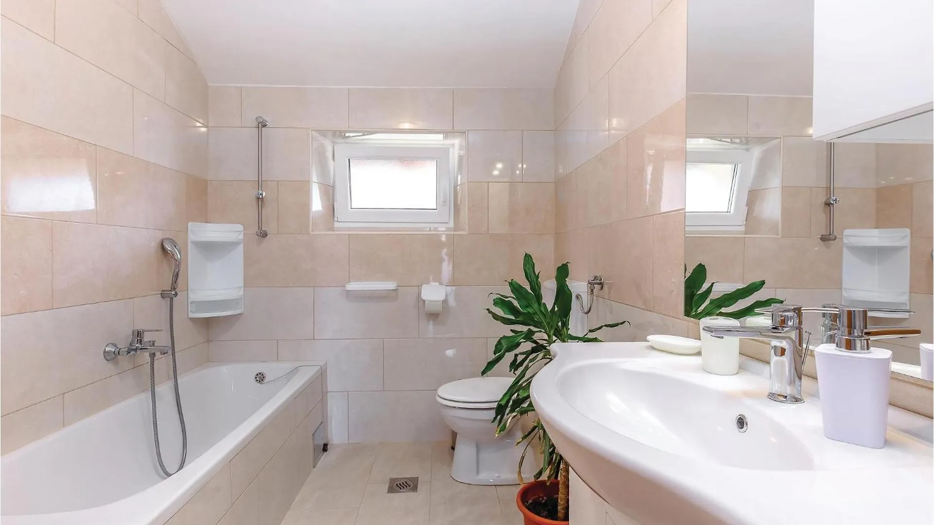 Gorgeous Apartment In Dramalj With Wifi Croatia