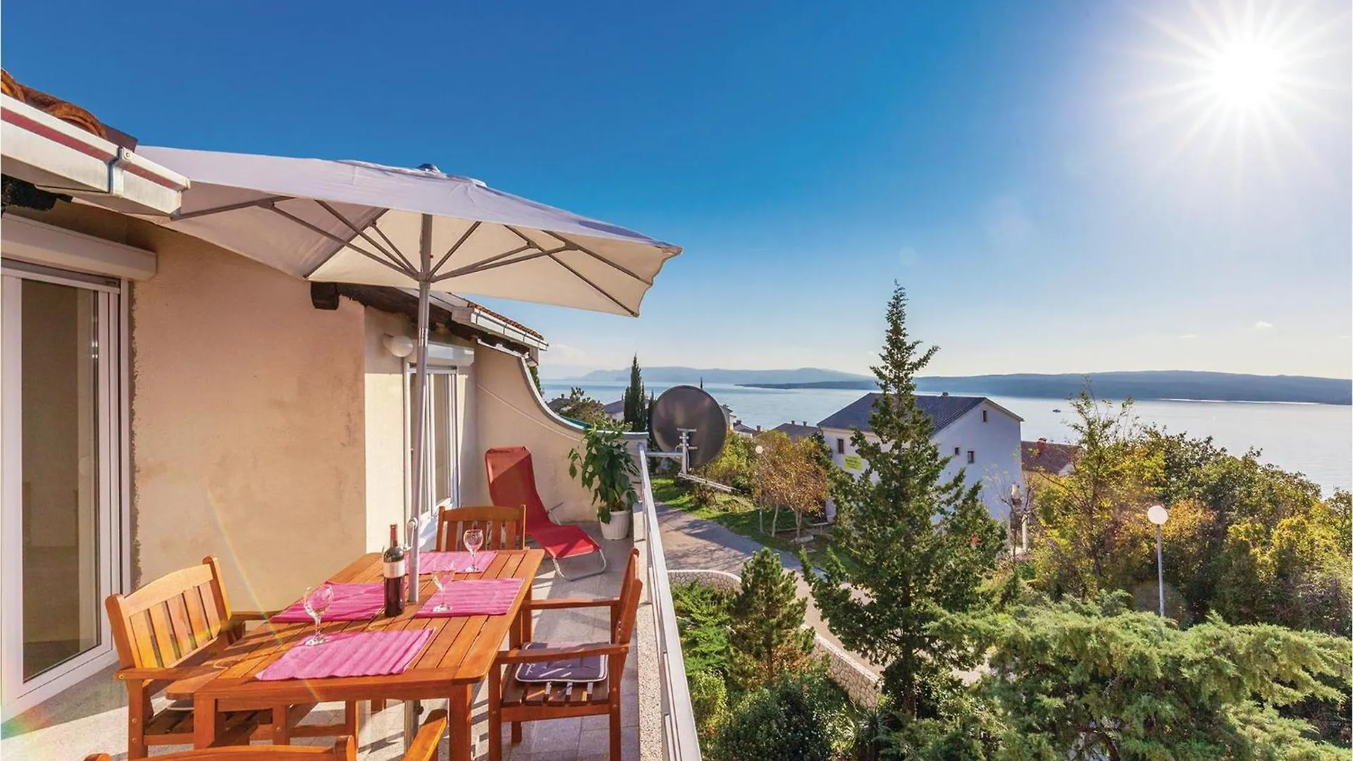 Gorgeous Apartment In Dramalj With Wifi 0*,