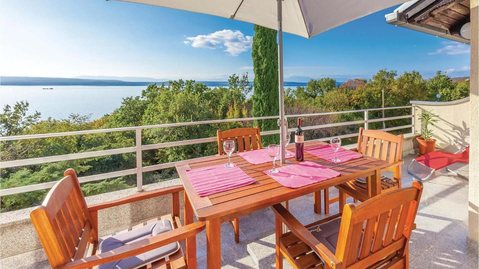 Gorgeous Apartment In Dramalj With Wifi